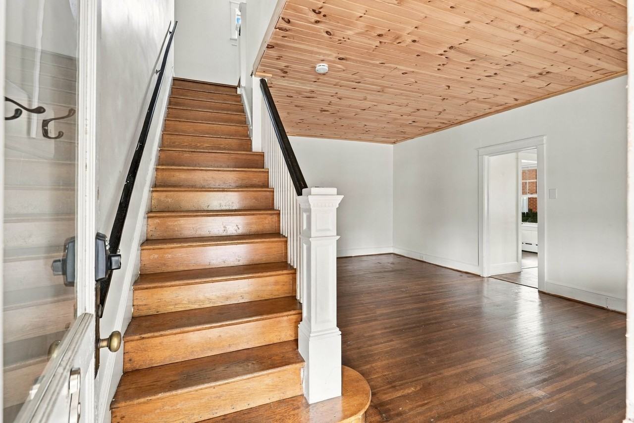81 S Pearl St - Photo 5 of 33