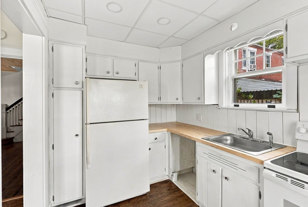 81 S Pearl St - Photo 6 of 33