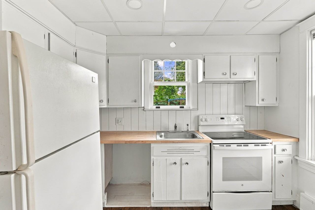81 S Pearl St - Photo 7 of 33