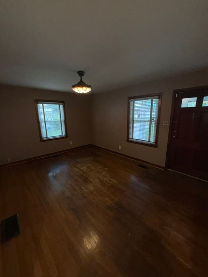1667 S Kerth Ave - Photo 2 of 5