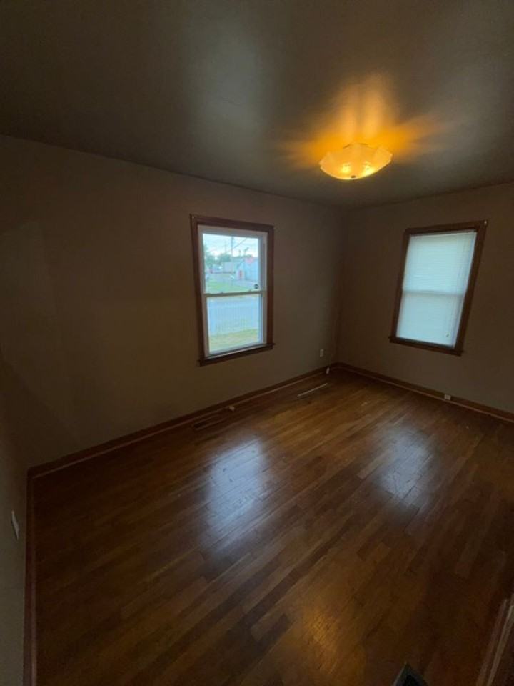 1667 S Kerth Ave - Photo 3 of 5