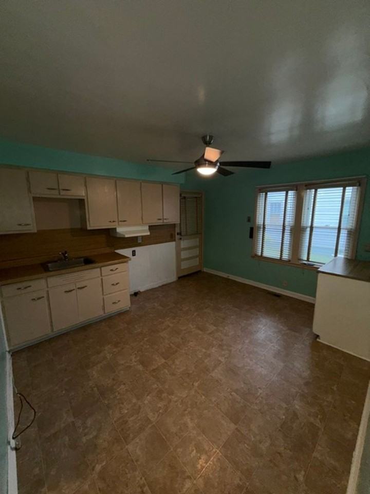 1667 S Kerth Ave - Photo 4 of 5