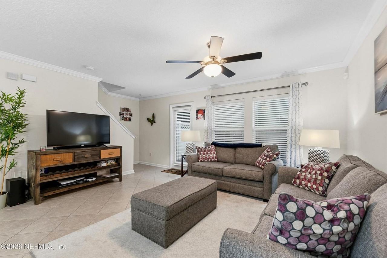 860 S Black Cherry Dr - Photo 2 of 23