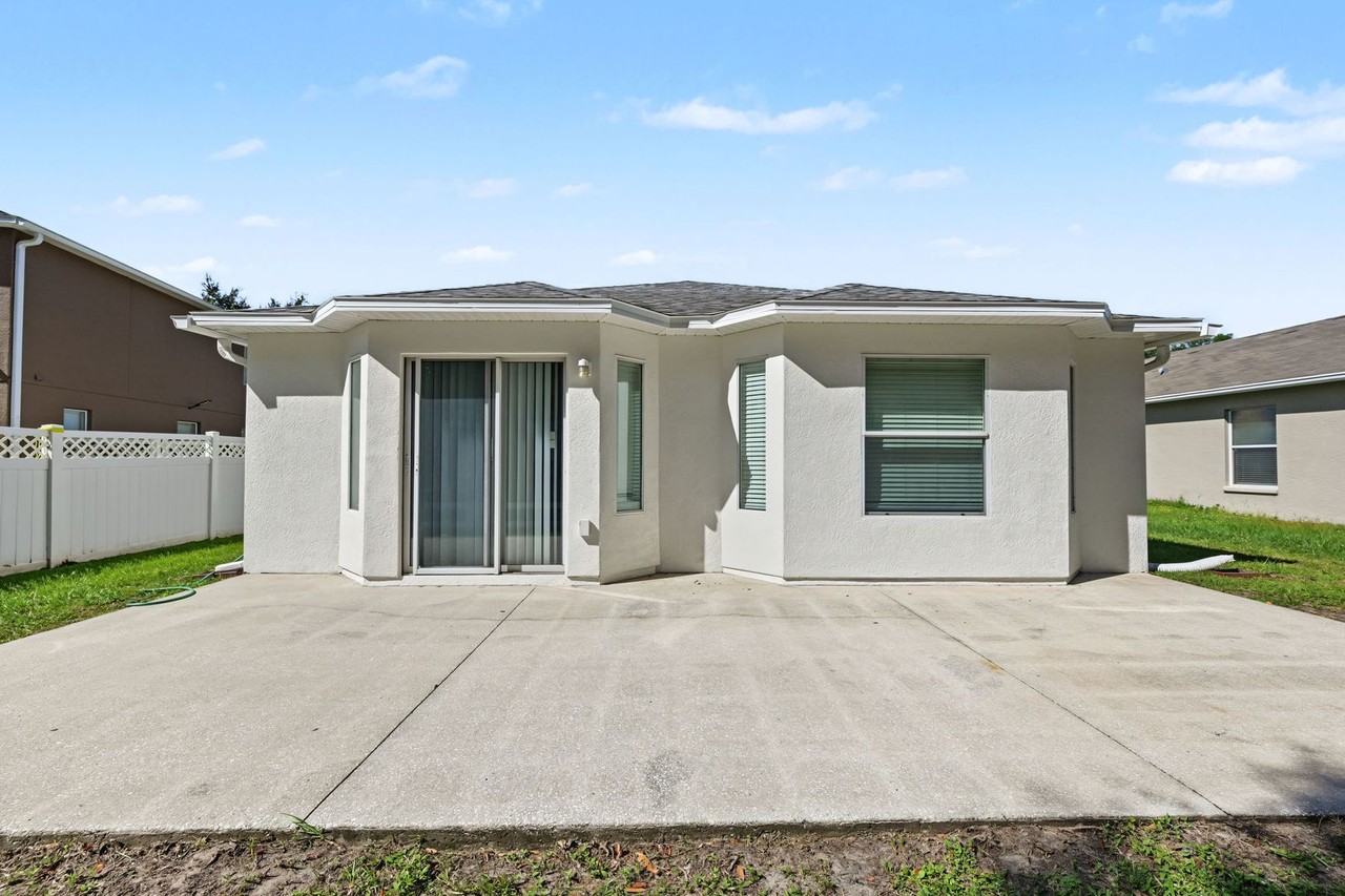 18033 Cypress Bay Pkwy - Photo 2 of 21