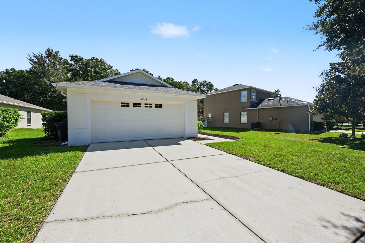 18033 Cypress Bay Pkwy - Photo 4 of 21