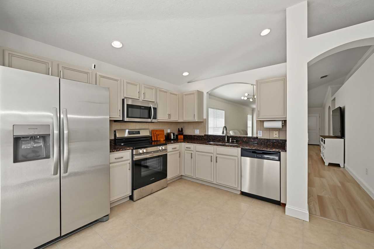 18033 Cypress Bay Pkwy - Photo 7 of 21