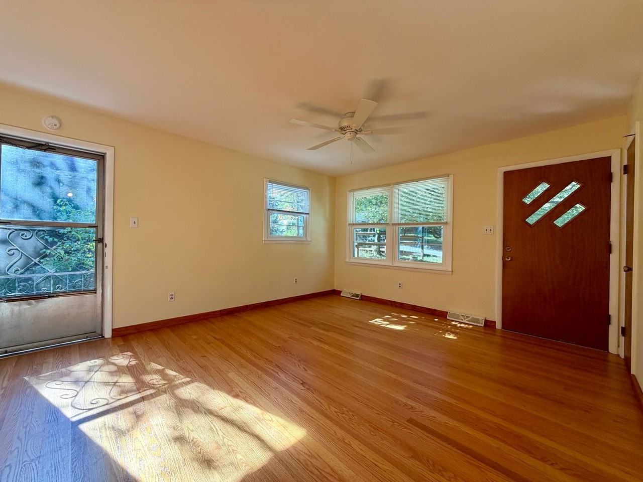 53 Merion Dr - Photo 3 of 24