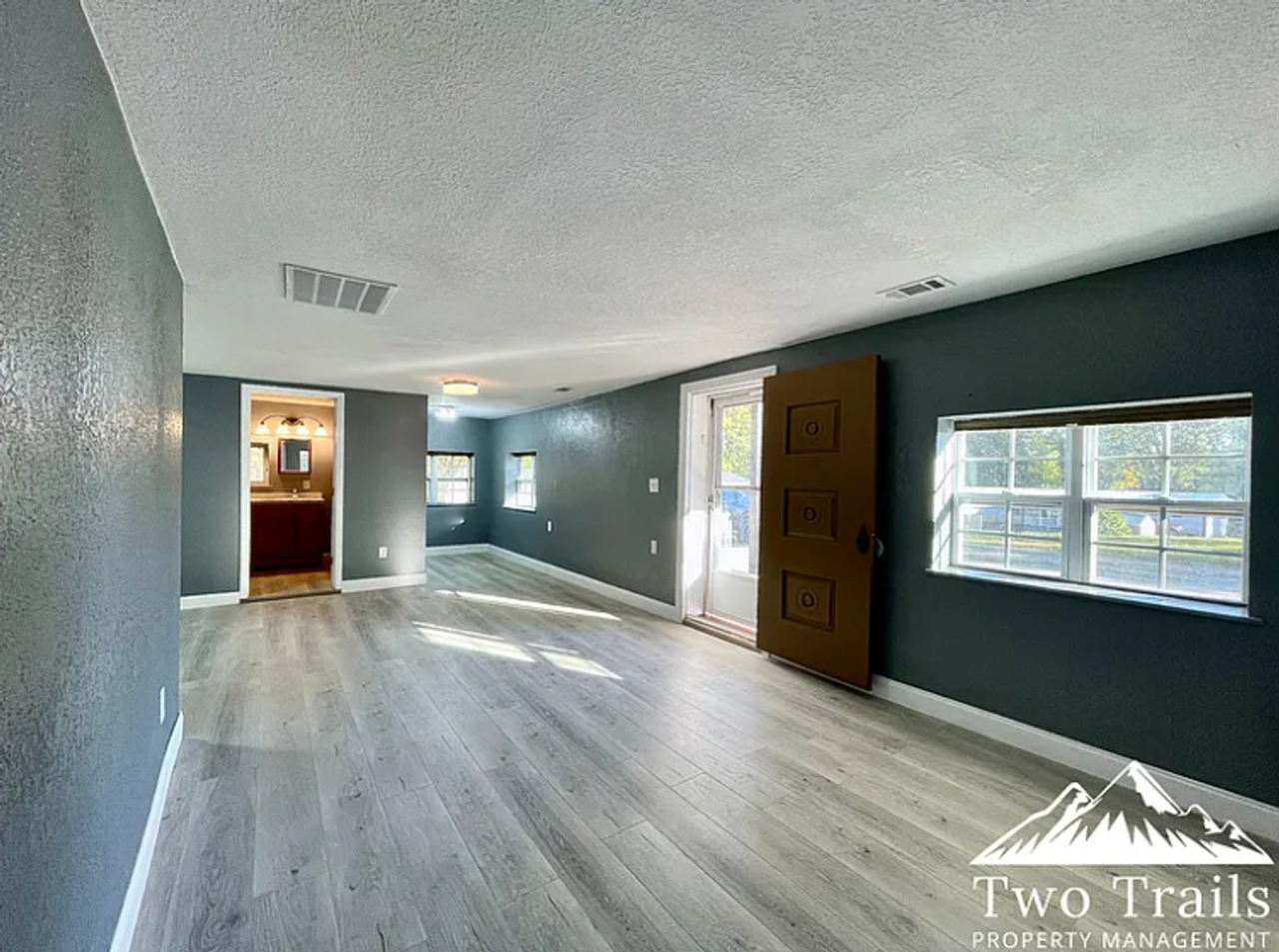 103 Evelyns Way - Photo 3 of 16