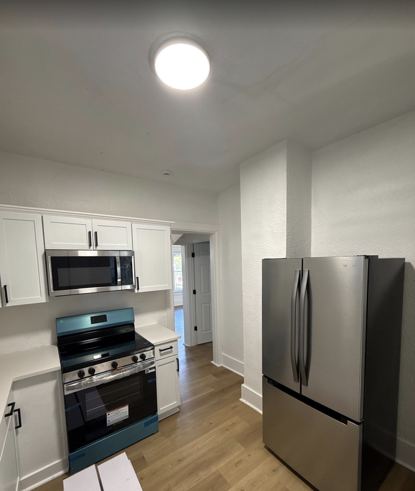 928 E Stewart St #1 - Photo 3 of 32