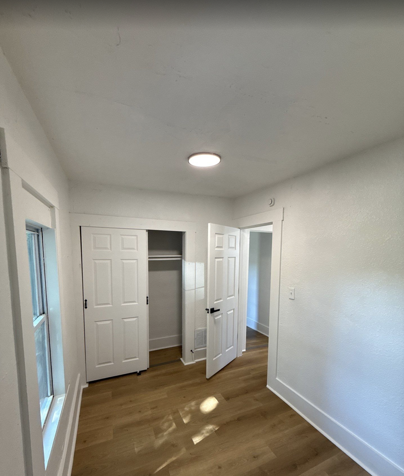 928 E Stewart St #1 - Photo 5 of 32