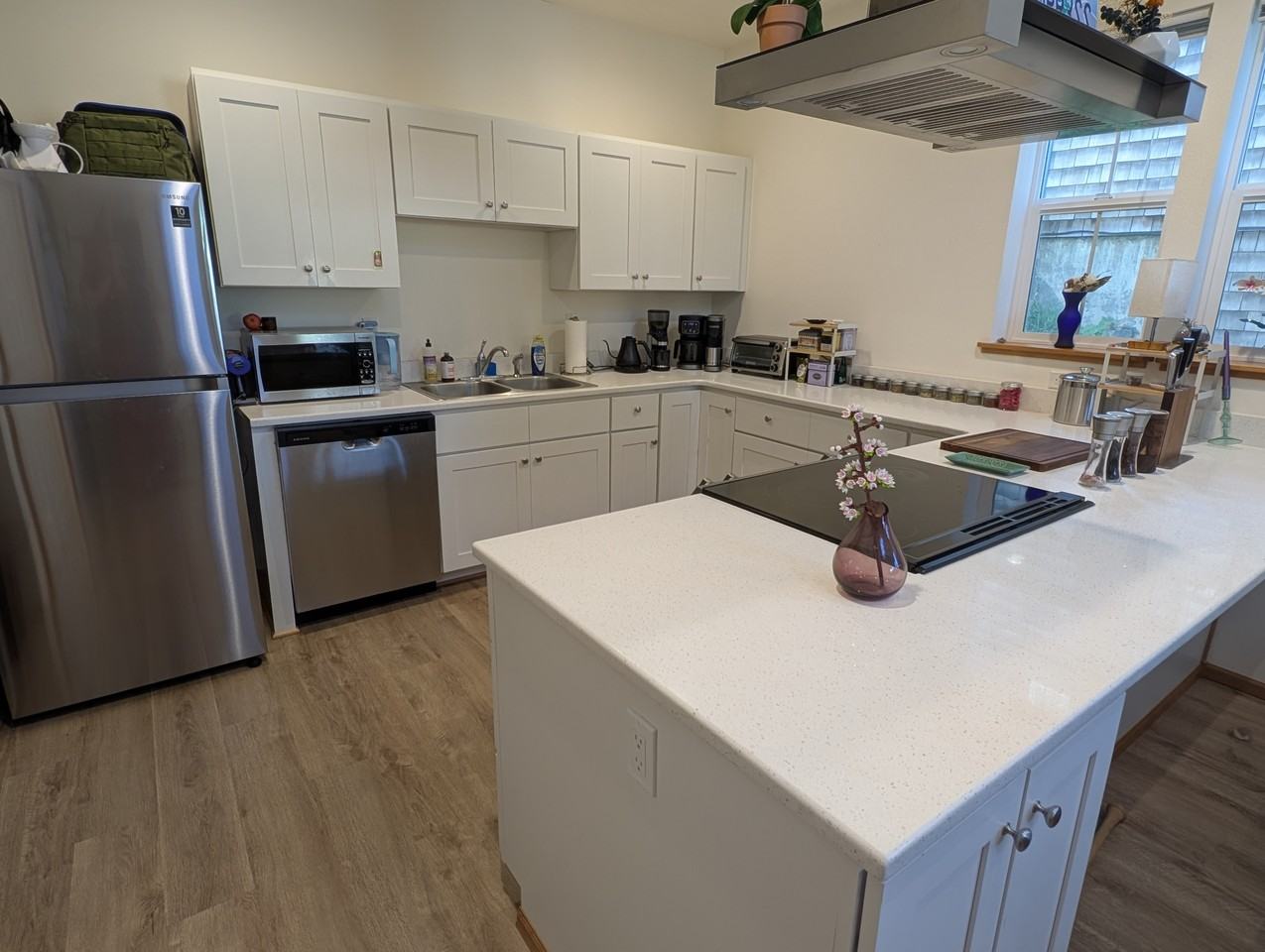 565 Nw 3rd St #1 - Photo 2 of 11
