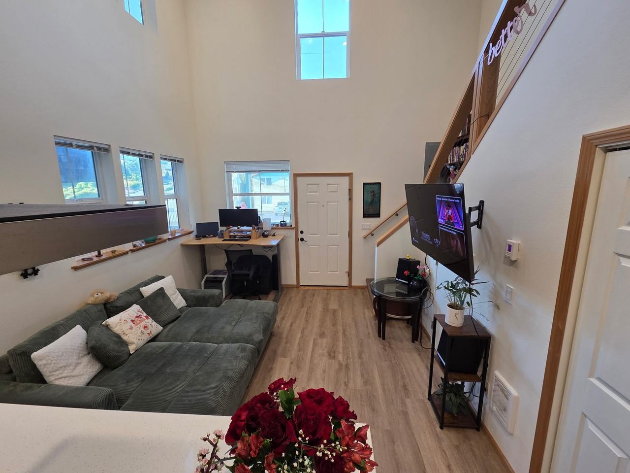565 Nw 3rd St #1 - Photo 4 of 11