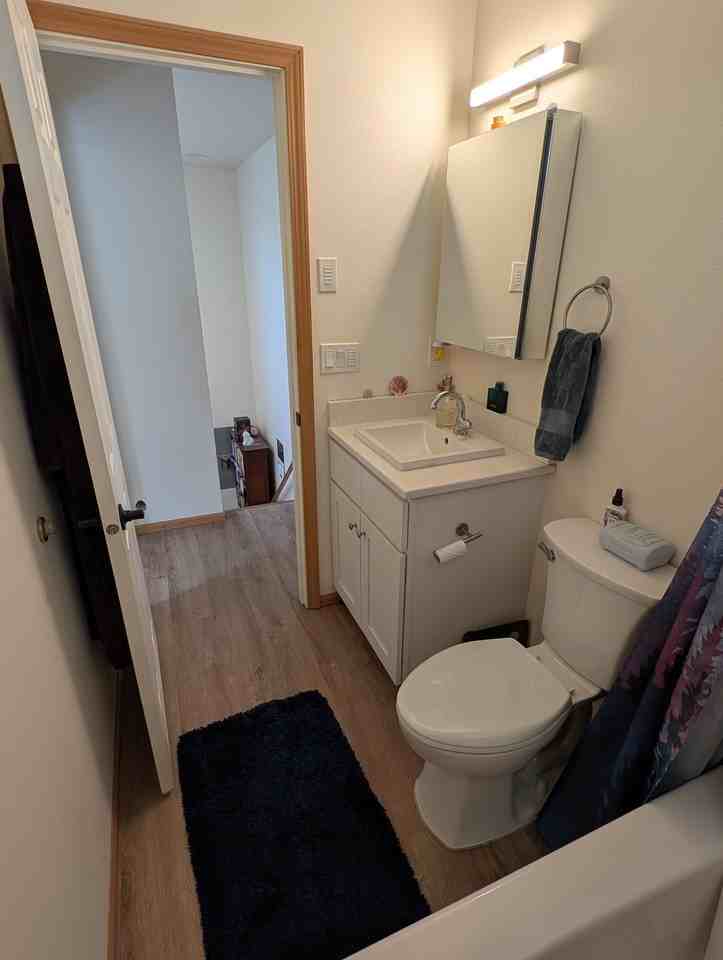 565 Nw 3rd St #1 - Photo 7 of 11
