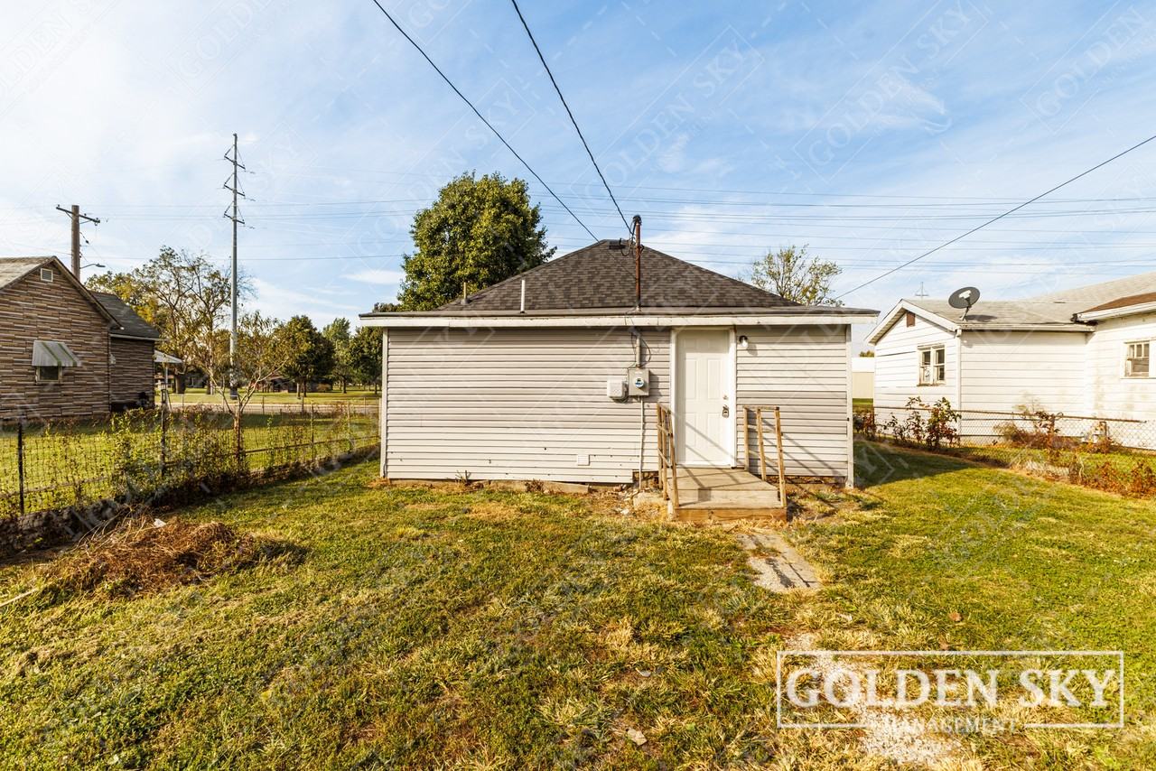 1205 E Memorial Dr #NA - Photo 2 of 10