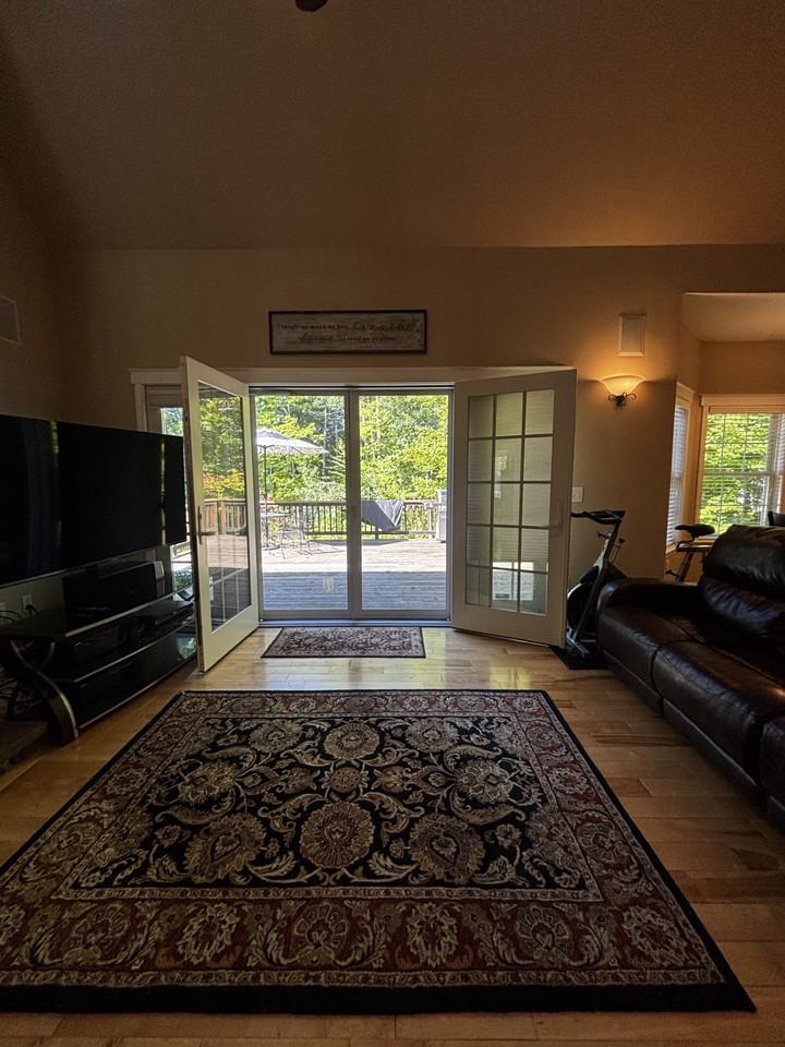 68 Bedford Ave #1 - Photo 4 of 36