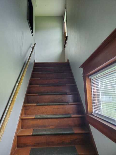 1135 Thomas St #2 - Photo 3 of 12