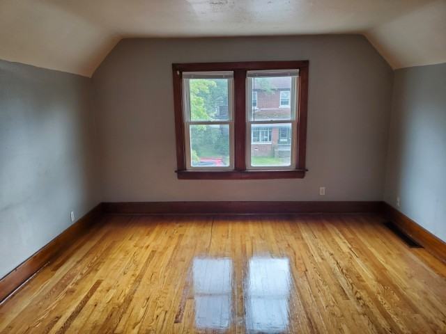 1135 Thomas St #2 - Photo 5 of 12