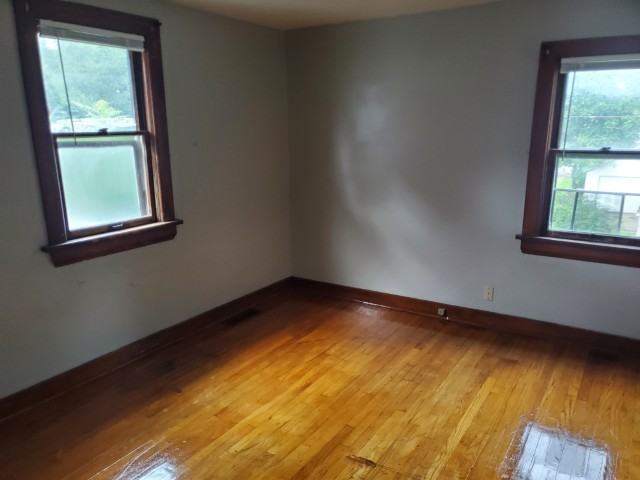 1135 Thomas St #2 - Photo 7 of 12
