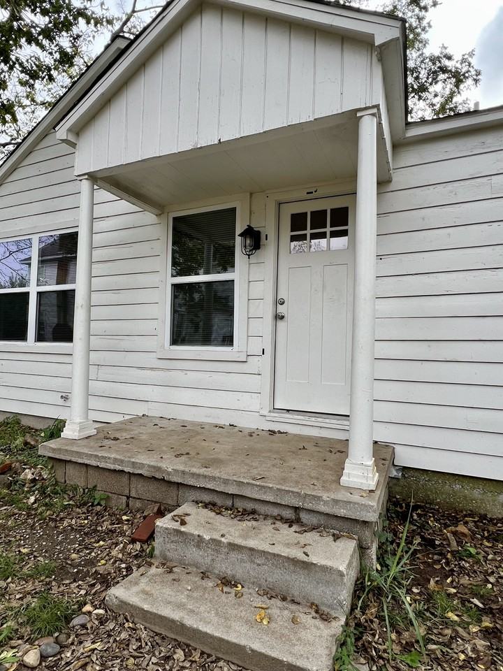 132 1/2 N Wheeling Ave #B - Photo 2 of 16
