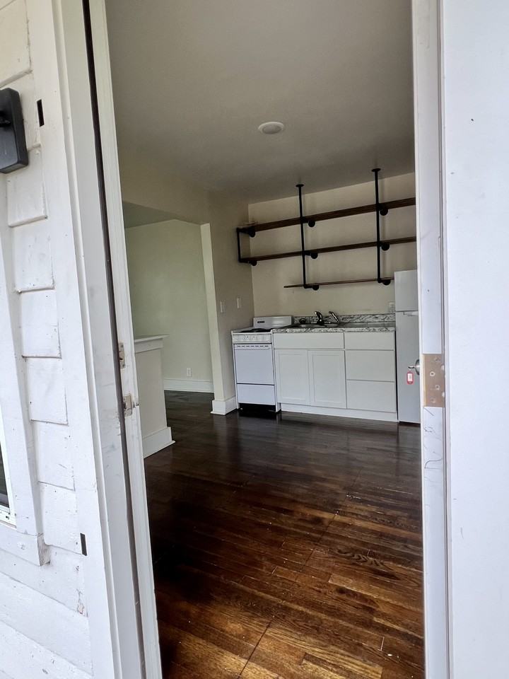 132 1/2 N Wheeling Ave #B - Photo 3 of 16