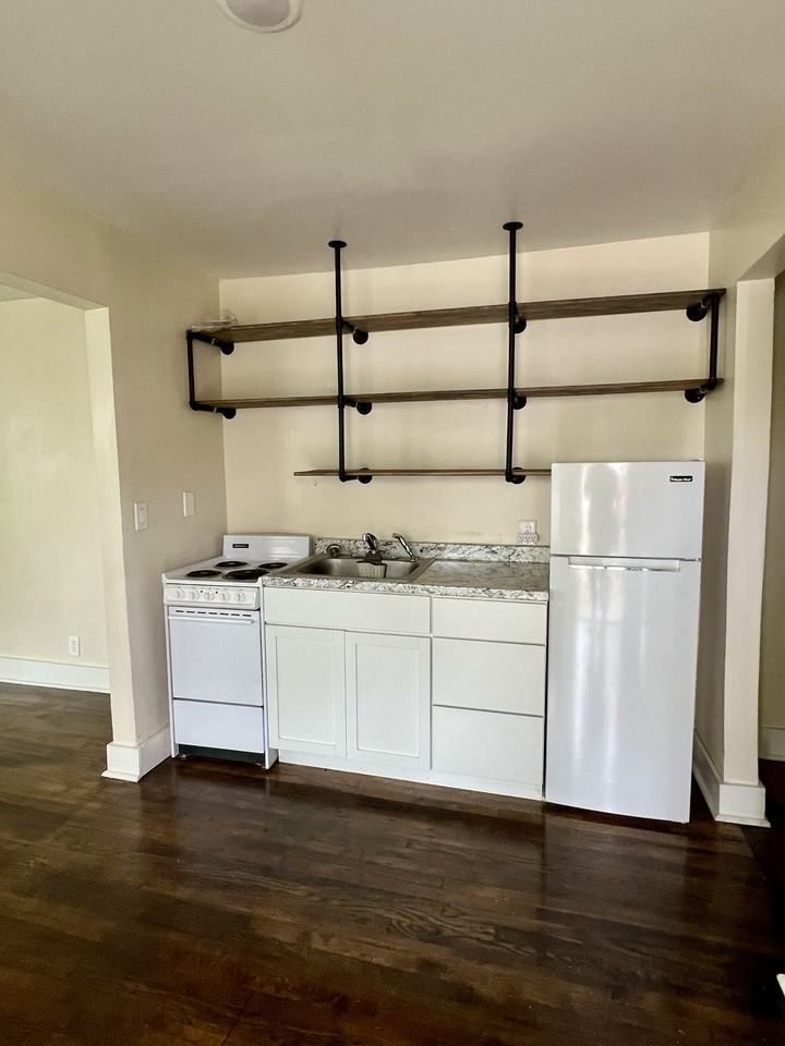 132 1/2 N Wheeling Ave #B - Photo 4 of 16