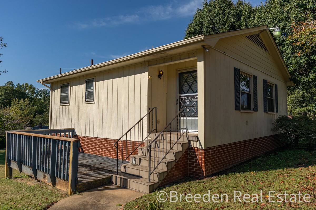 106 Flora Ln Ne #1