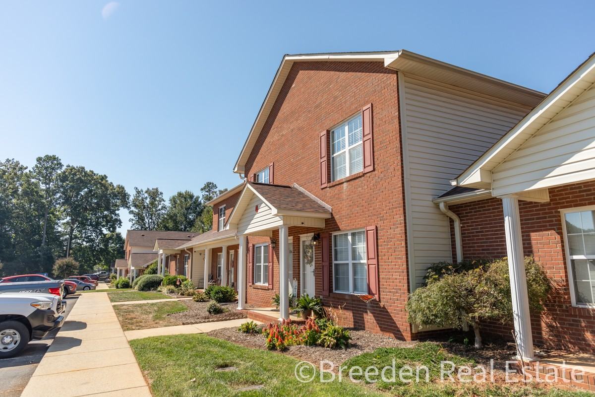 102 Brandywine Drive Northeast - O4Apt. O4 #O4 - Photo 2 of 21