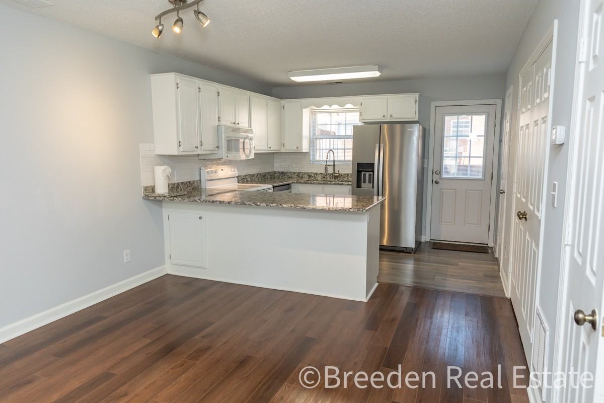 102 Brandywine Drive Northeast - O4Apt. O4 #O4 - Photo 3 of 21