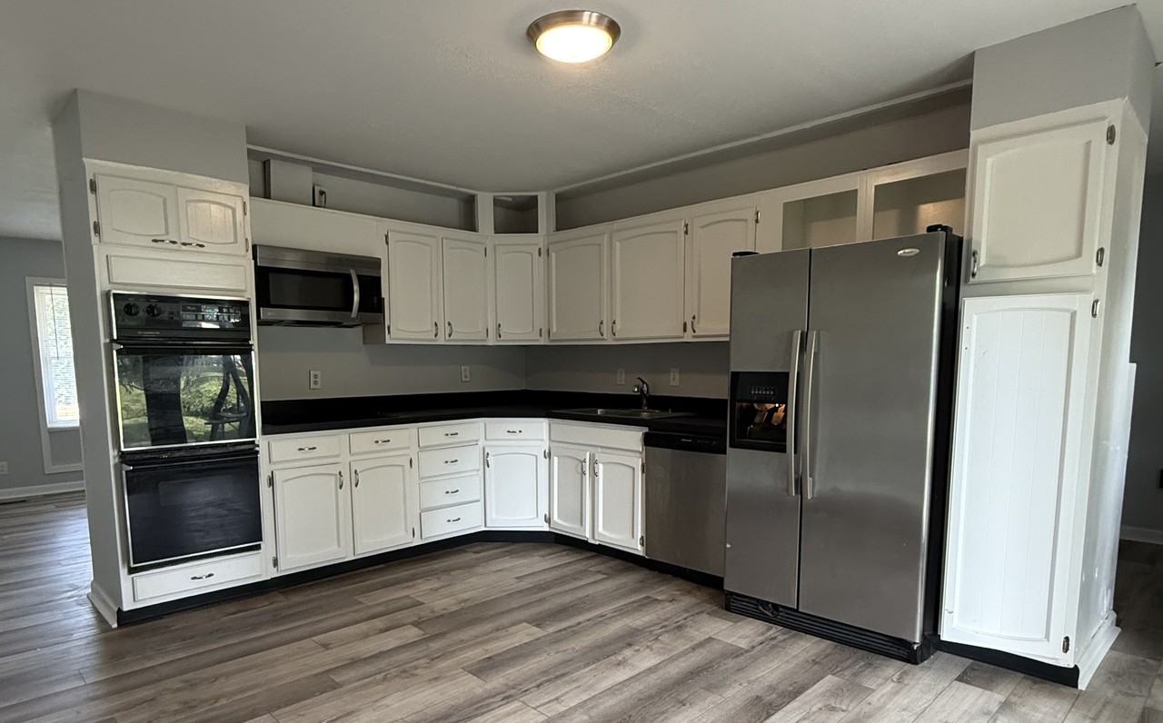 1025 Kirkwood Dr #1 - Photo 3 of 11