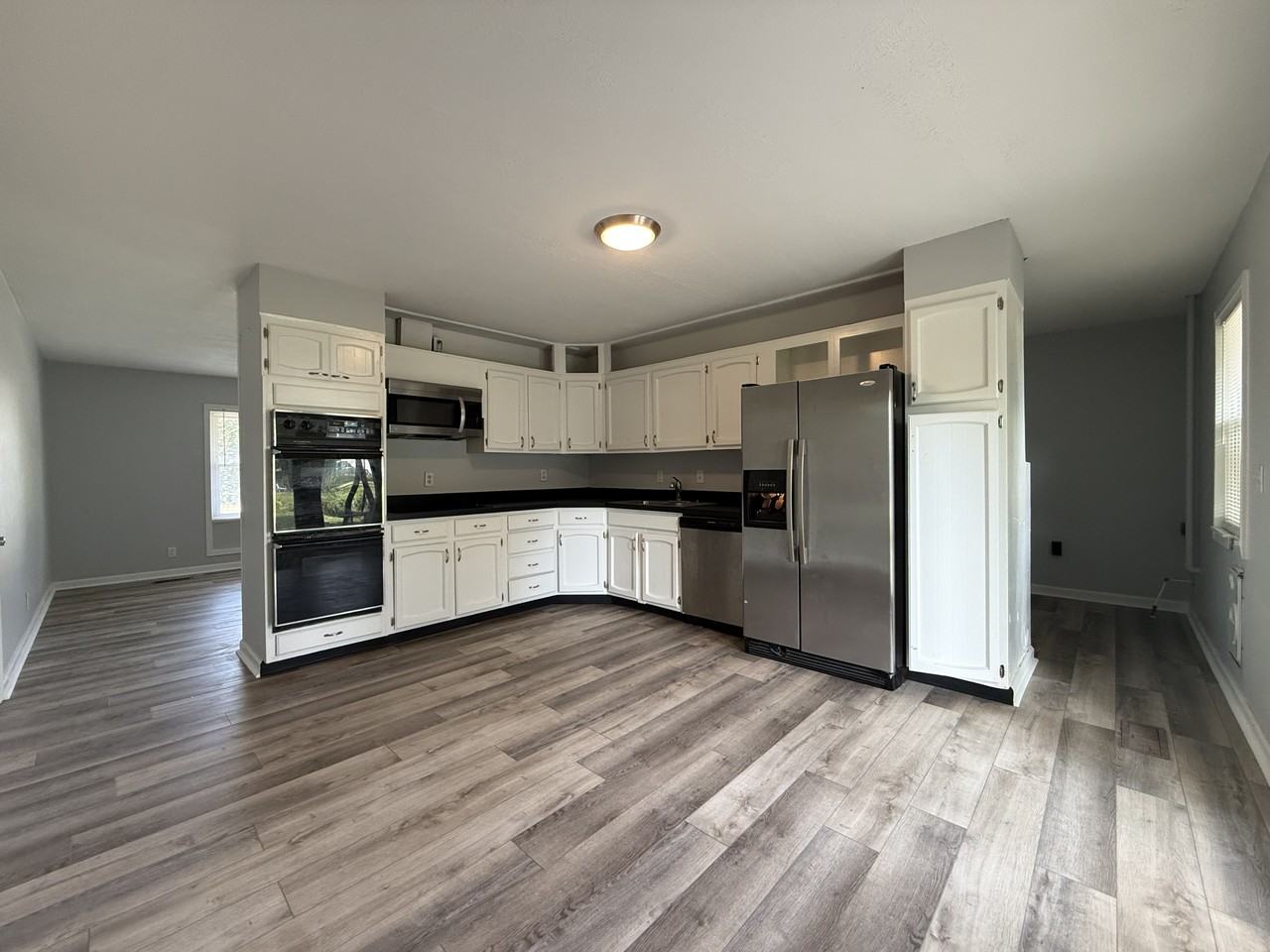 1025 Kirkwood Dr #1 - Photo 4 of 11