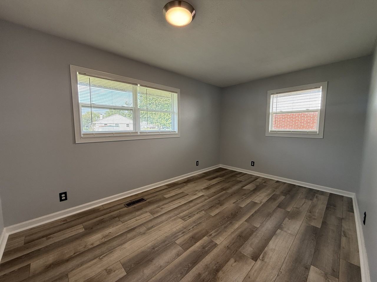 1025 Kirkwood Dr #1 - Photo 5 of 11