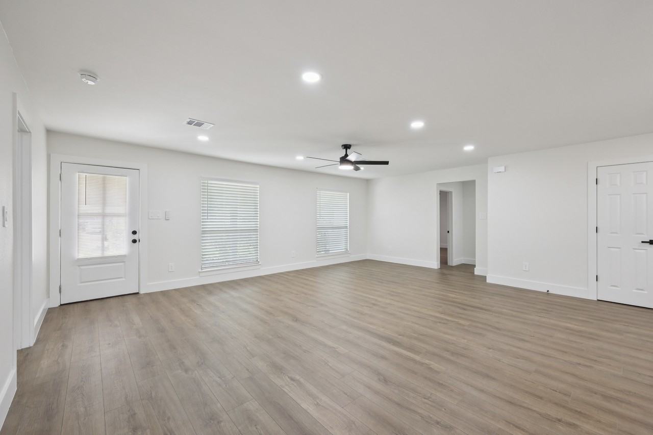 5475 Sunbury Dr #1 - Photo 2 of 12