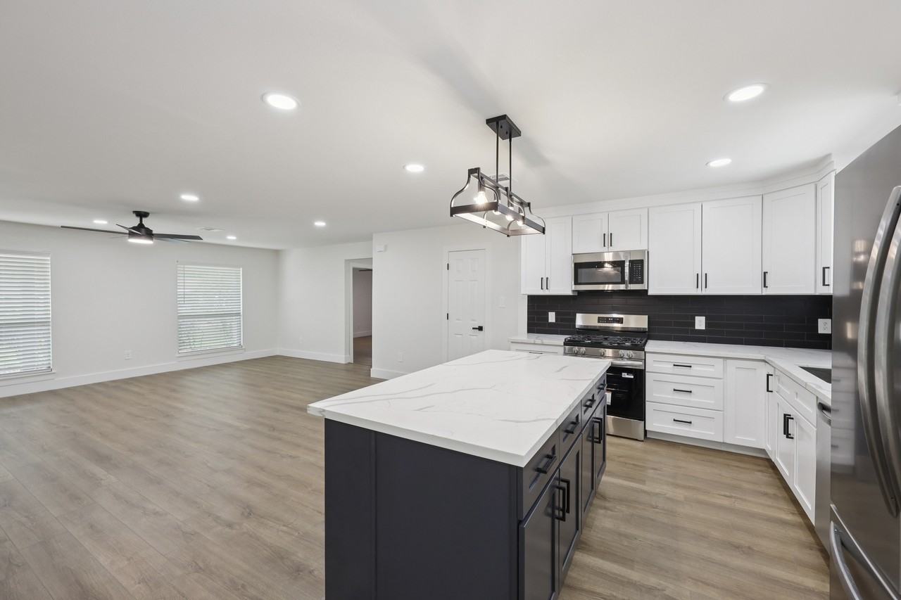 5475 Sunbury Dr #1 - Photo 3 of 12