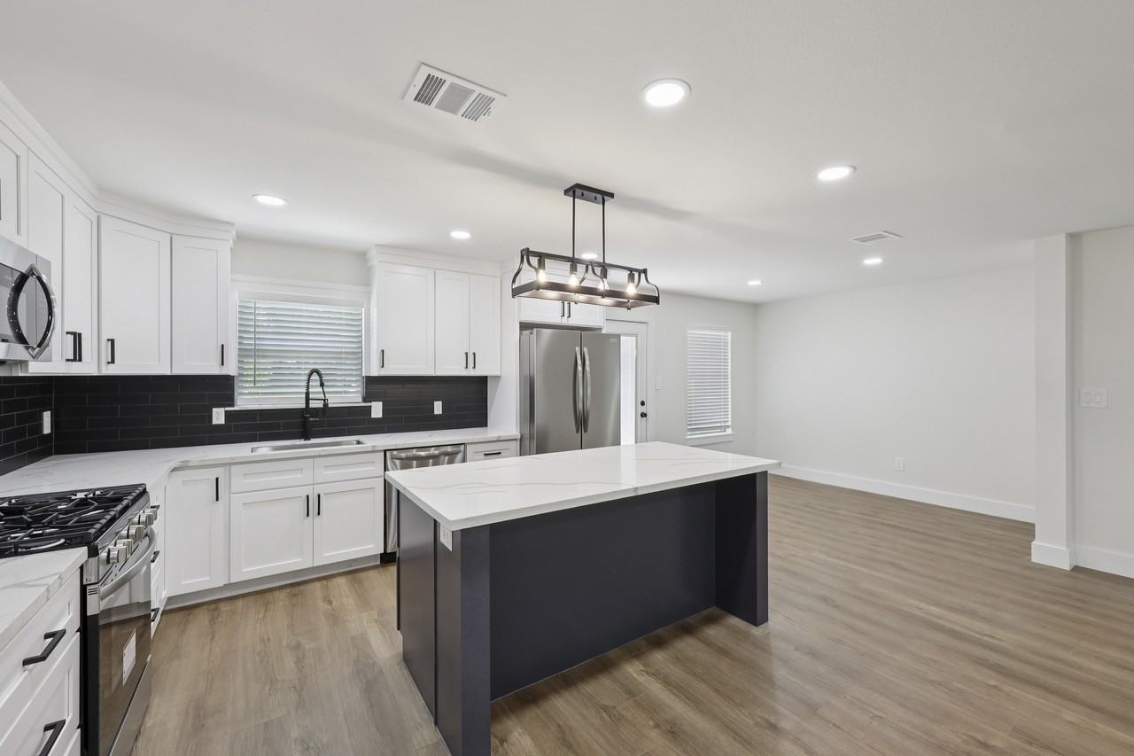 5475 Sunbury Dr #1 - Photo 4 of 12