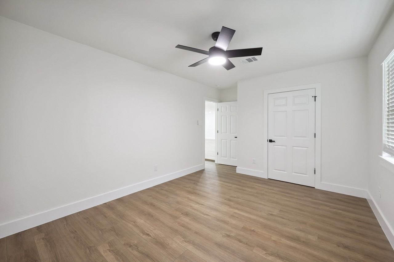 5475 Sunbury Dr #1 - Photo 6 of 12