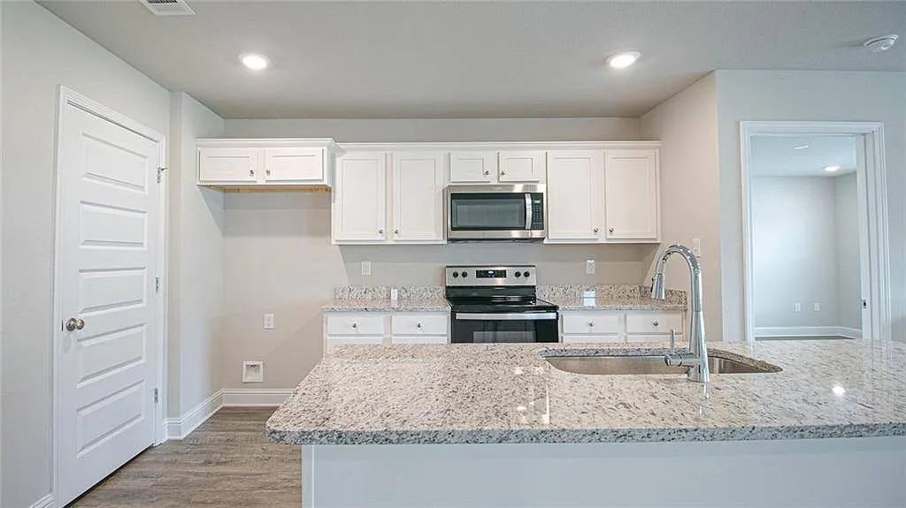 2512 Thornbury Loop #1 - Photo 3 of 16