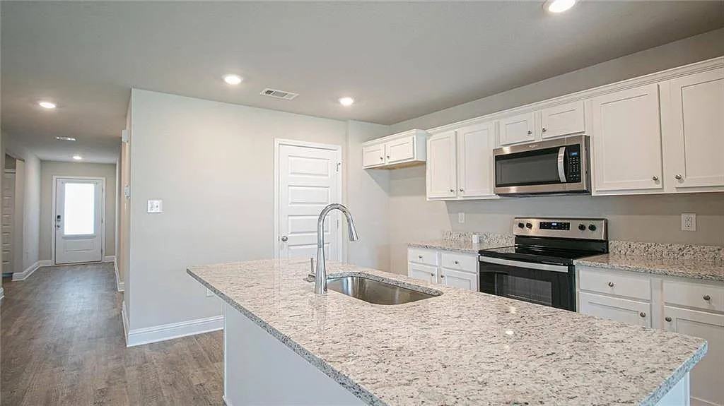 2512 Thornbury Loop #1 - Photo 4 of 16
