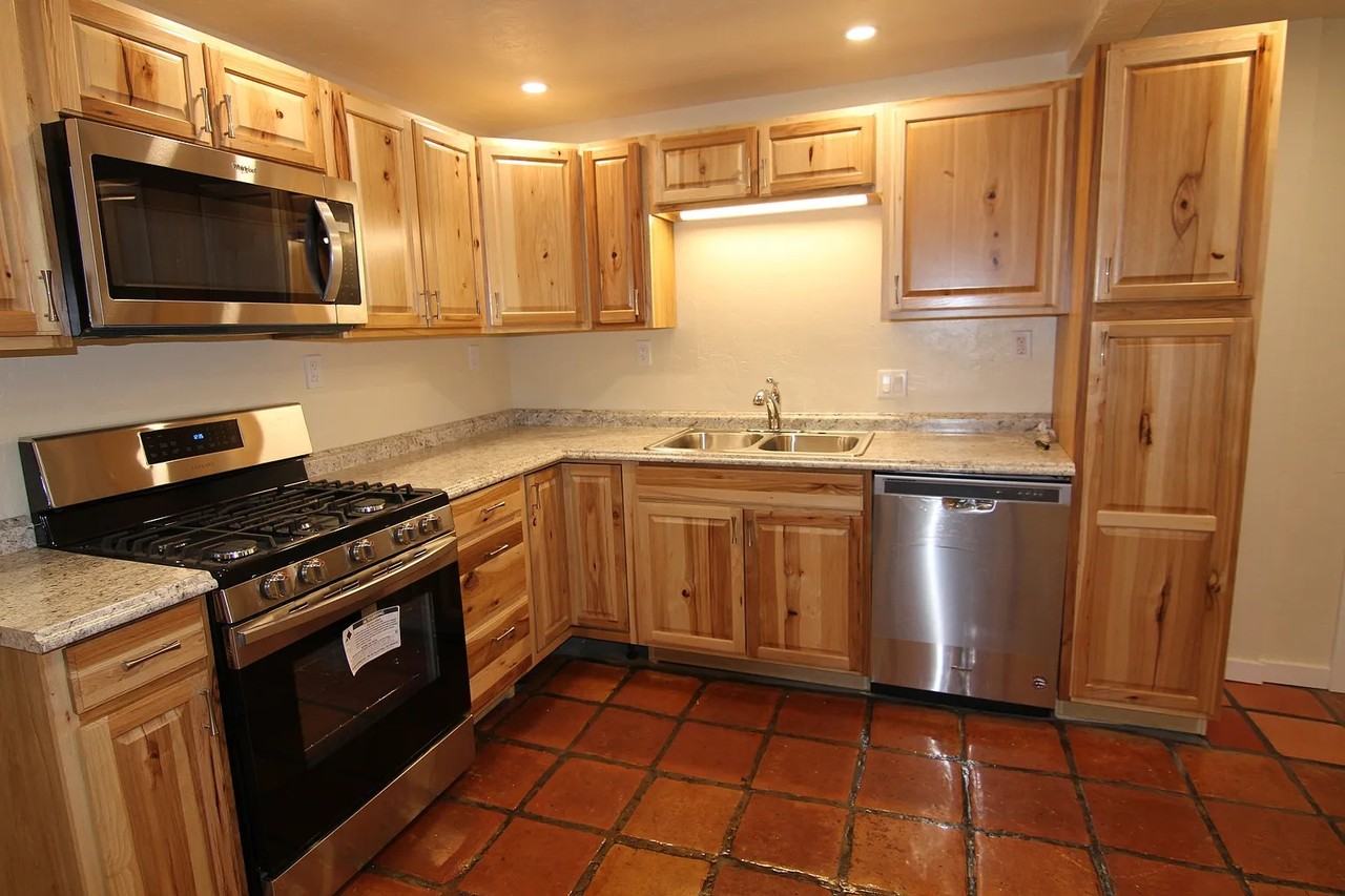 813 Lincoln Ave #A - Photo 4 of 15