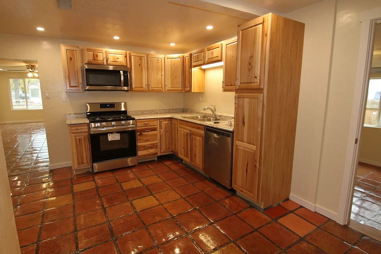 813 Lincoln Ave #A - Photo 5 of 15