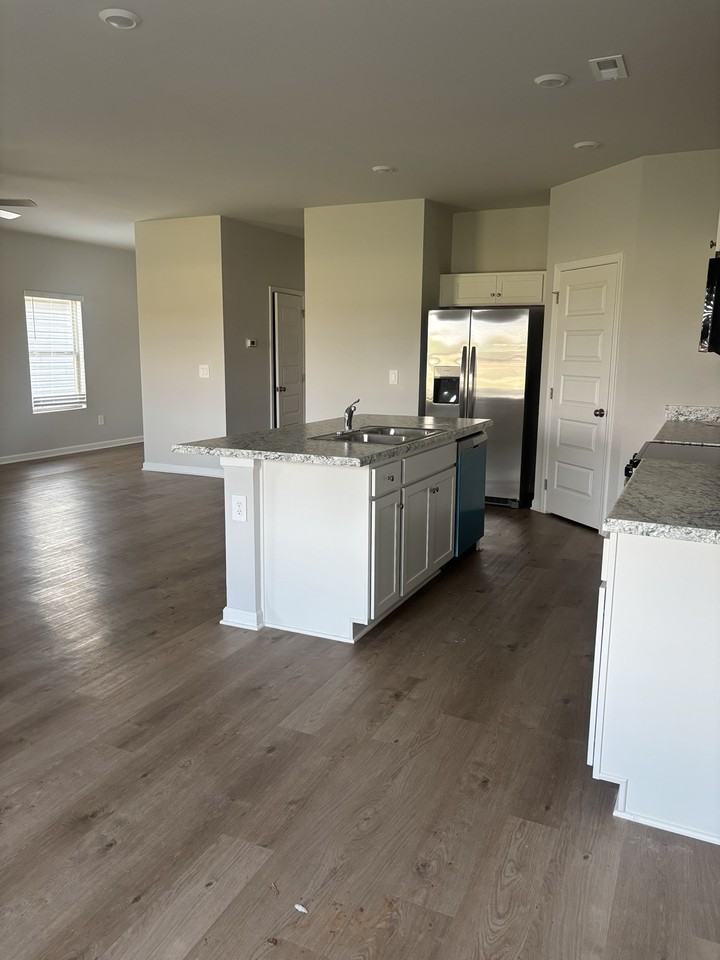 1061 John Ave #1 - Photo 4 of 41