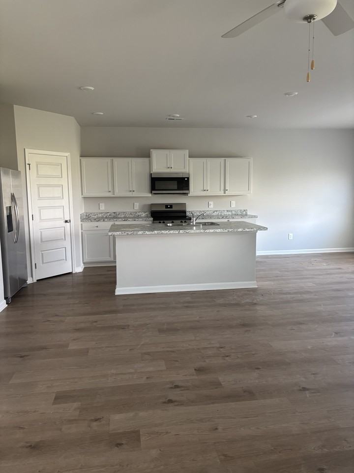1061 John Ave #1 - Photo 5 of 41