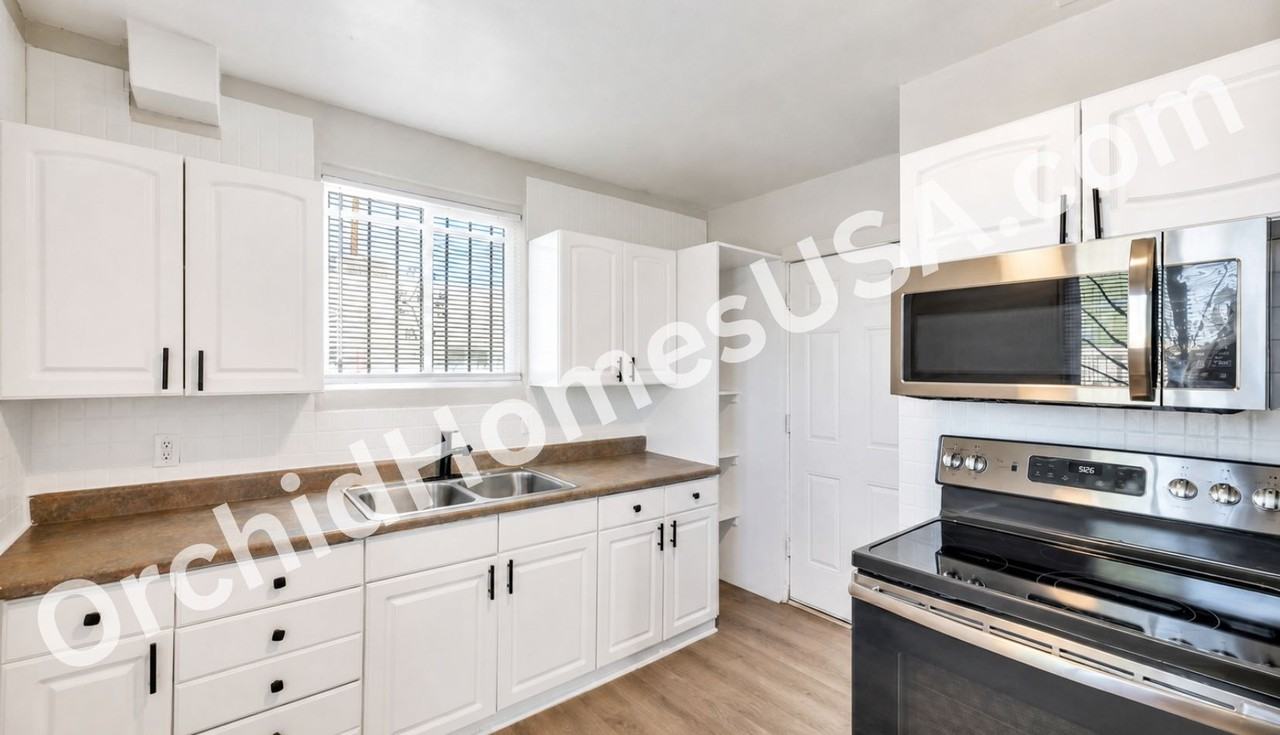 1729 E Moreland St #1 - Photo 2 of 22