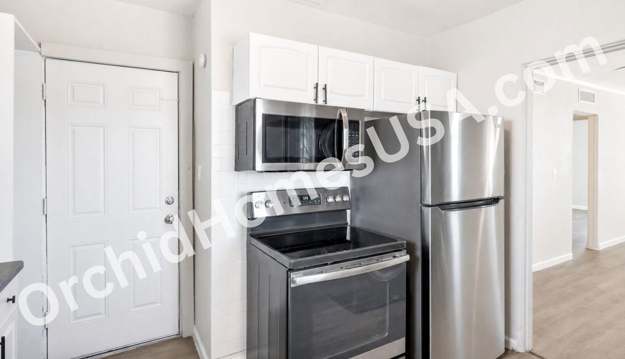 1729 E Moreland St #1 - Photo 3 of 22