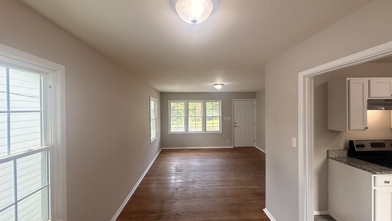 1048 Green St #1 - Photo 3 of 9