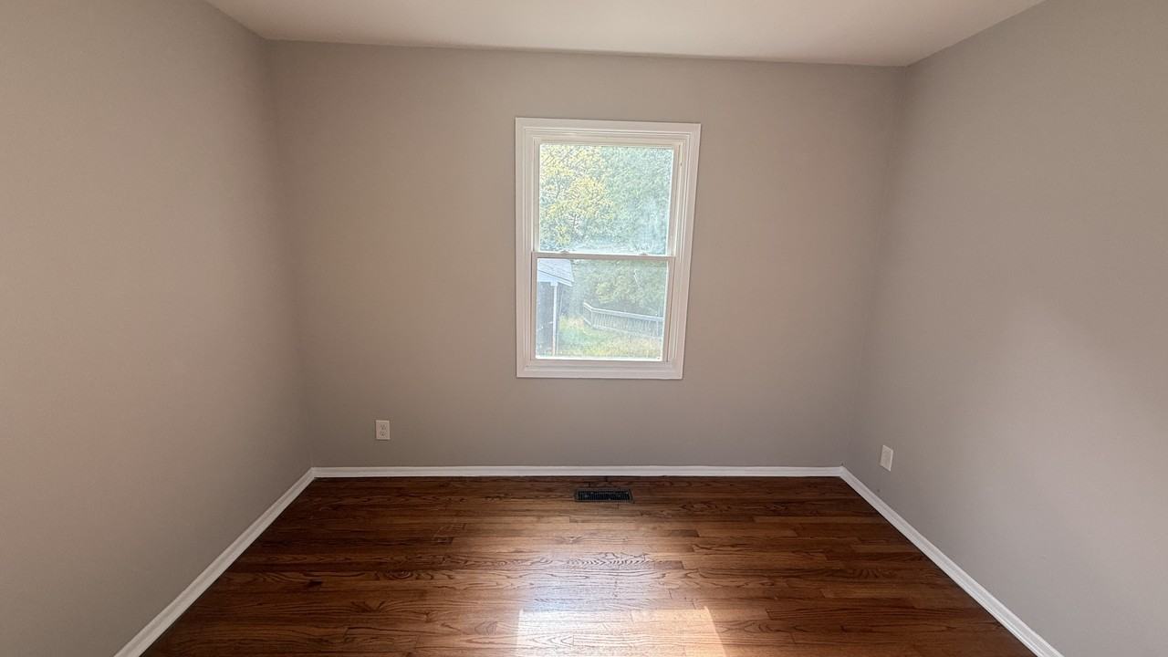 1048 Green St #1 - Photo 7 of 9
