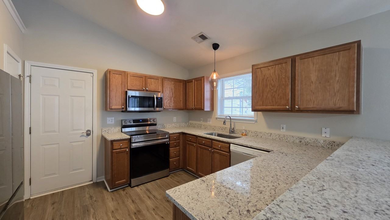 920 Silvercrest Dr - Photo 5 of 22