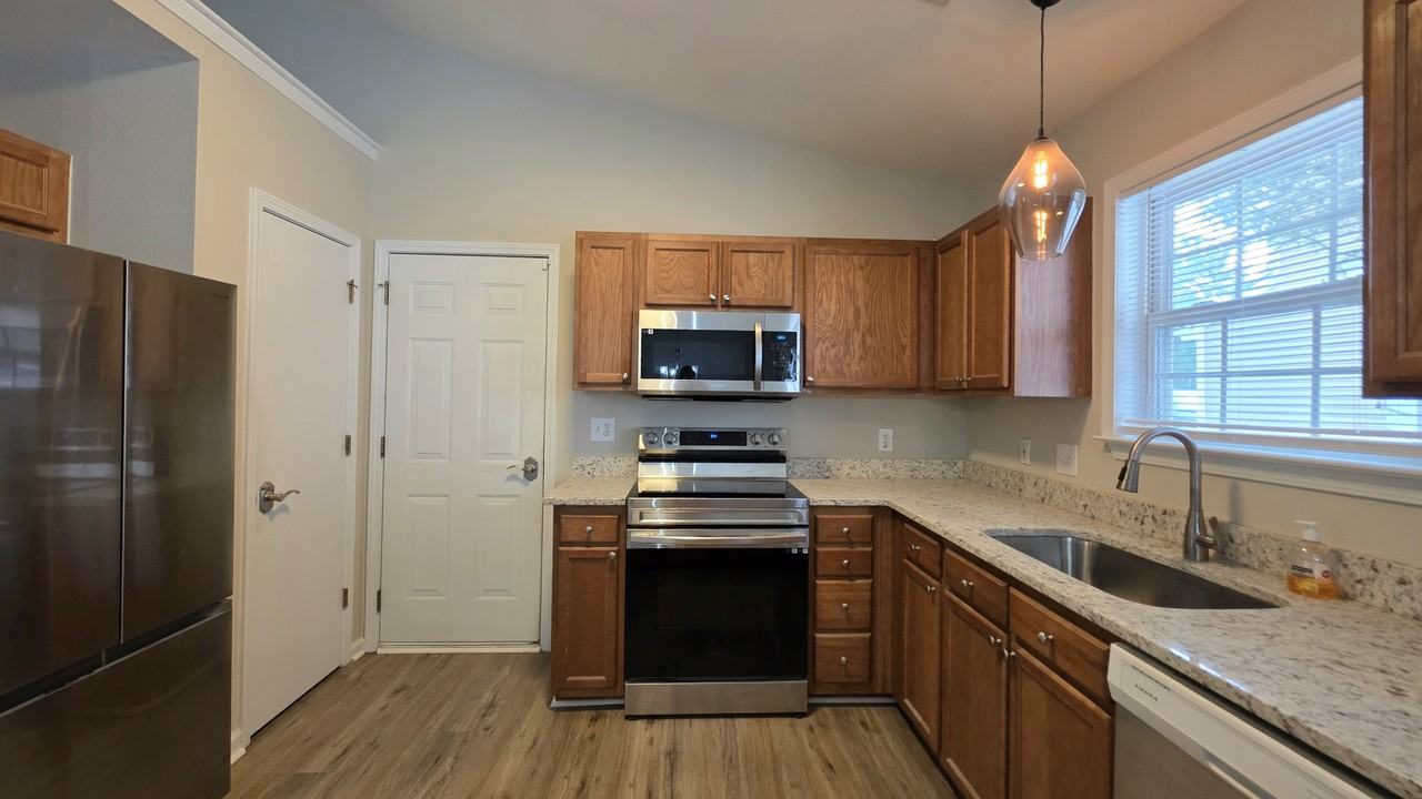 920 Silvercrest Dr - Photo 6 of 22
