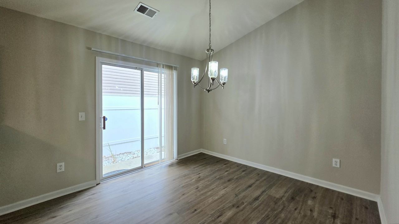 920 Silvercrest Dr - Photo 4 of 22
