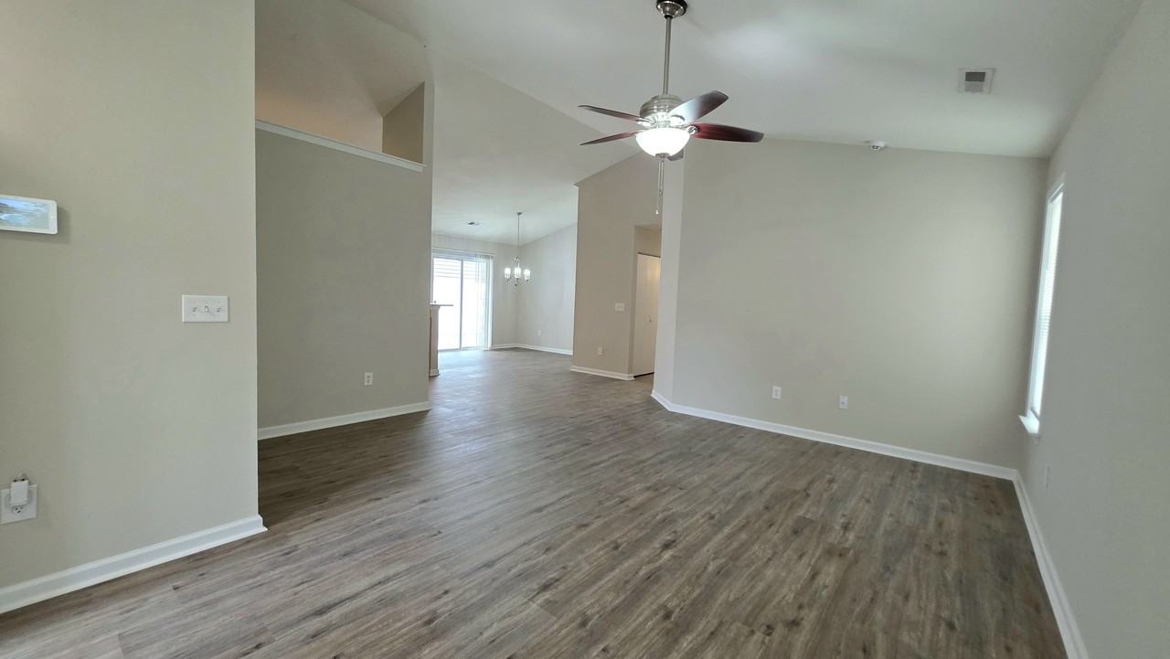920 Silvercrest Dr - Photo 3 of 22
