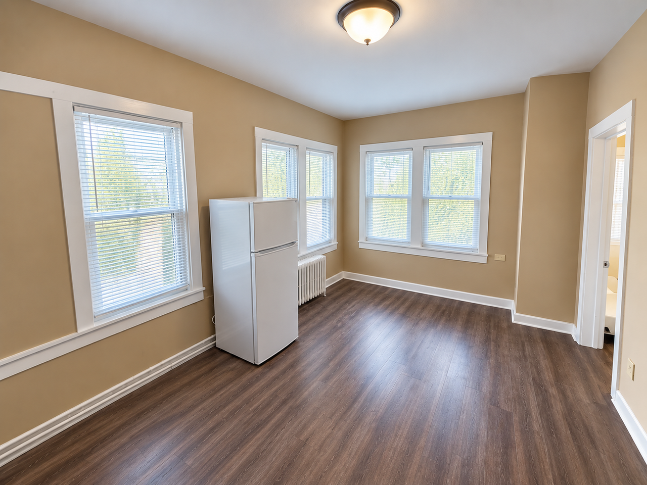 1332 Minnehaha Ave W - Photo 2 of 19